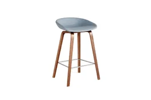 tabouret_about_a_stool_hay