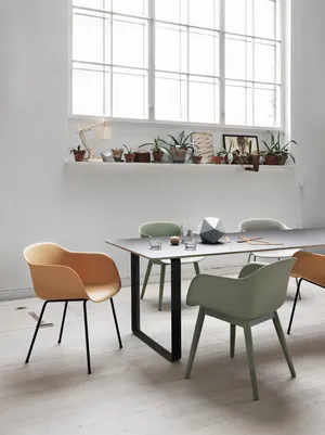 chaise_fiber_armchair_wood_base_muuto