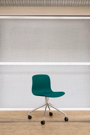 chaise_about_a_chair_hay