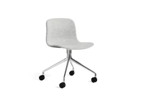 chaise_about_a_chair_hay